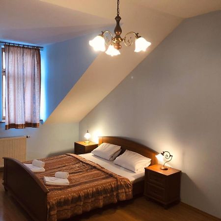 Hotel Derby カルロヴィ・ヴァリ エクステリア 写真