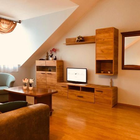 Hotel Derby カルロヴィ・ヴァリ エクステリア 写真