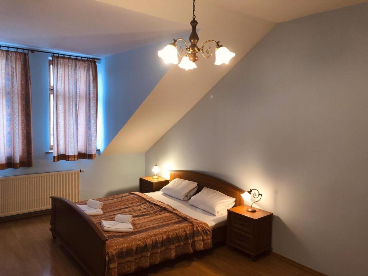 Hotel Derby カルロヴィ・ヴァリ エクステリア 写真